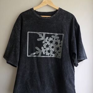 FROSTWEAR Monami Frost Black Graphic Short Sleeve Tee